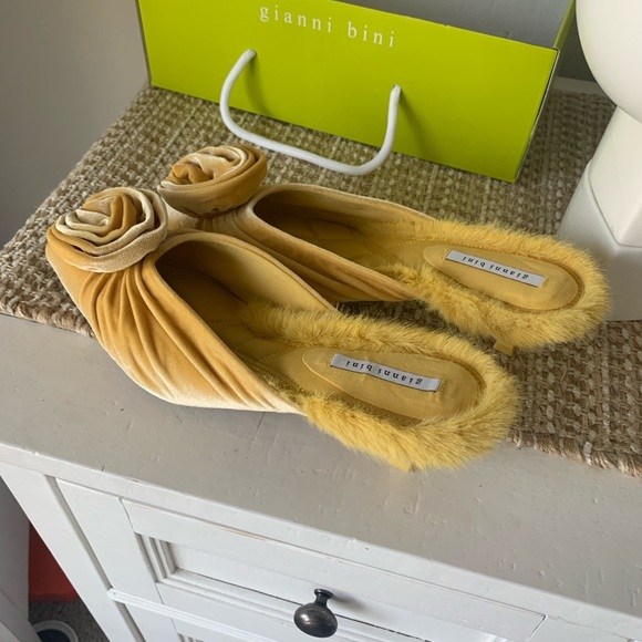 Gold Slip ons shoes 8 - Picture 13 of 13